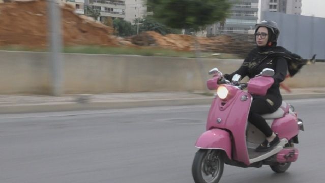 La Fille au scooter - © Véo Productions