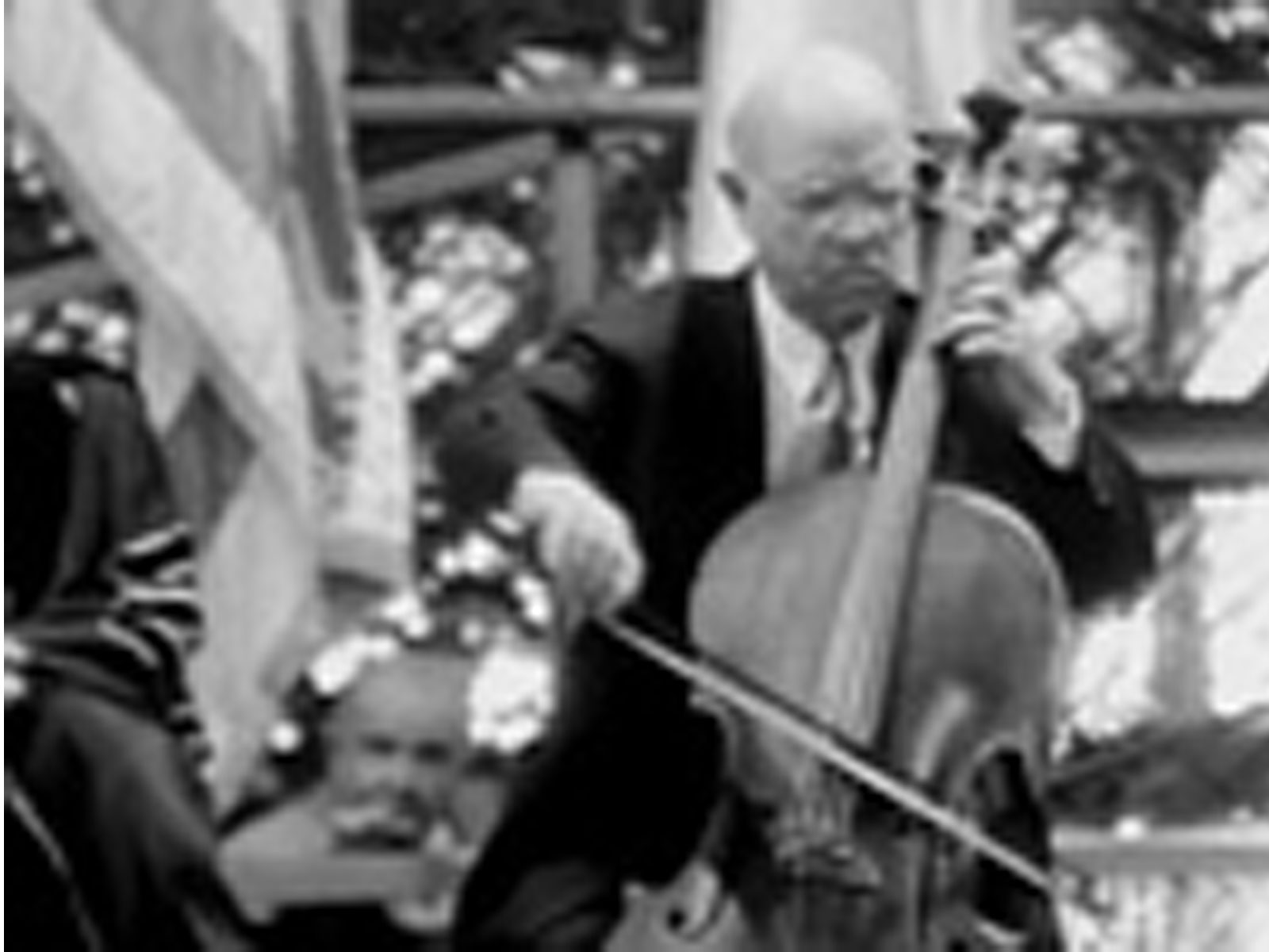 Pablo Casals jouant du violoncelle