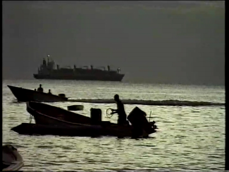 Bateaux de pêche en mer, de nuit