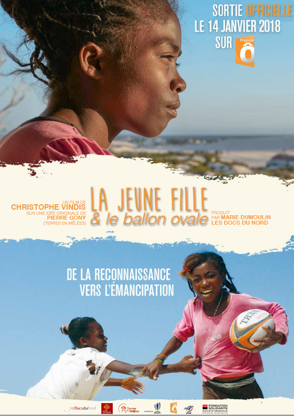 La Jeune Fille et le ballon ovale - © Les Docs du Nord