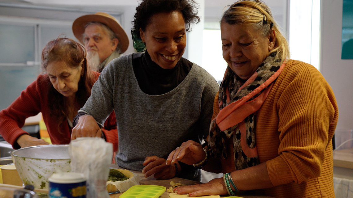 Photogramme du film - J'ai des orties sur mon balcon de Sarah Denard © 2025 Kanari Films