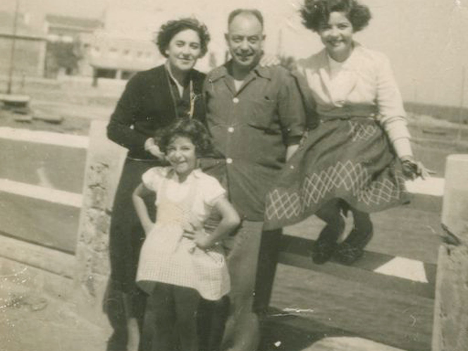 Photo en noir et blanc : la famille disparue de la réalisatrice